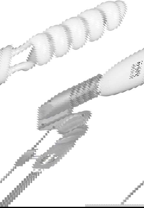 EMART full-spectrum lightbulb as an example for studio lights for photographers